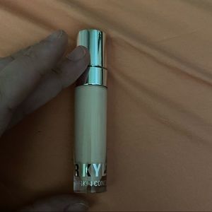 Kylie Cosmetics Concealer in shade Pearl